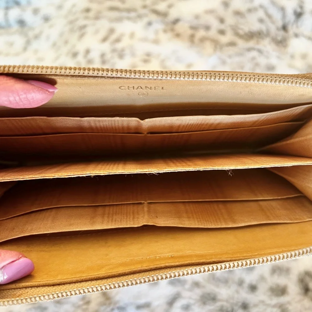 Chanel Caviar Zippy Wallet